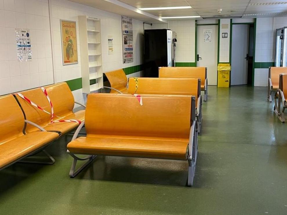 La sala de espera de Urgencias tiene capacidad para 23 pacientes como máximo respetando la distancia de seguridad de 1,5 metros.