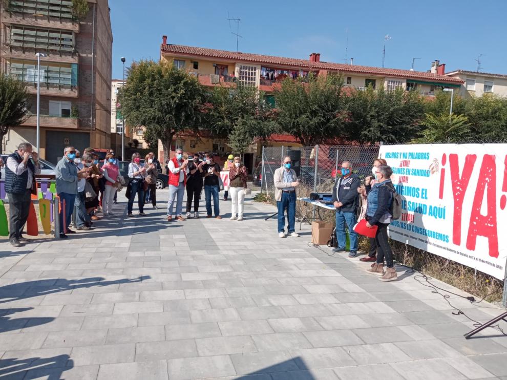 Concentración de los vecinos del Perpetuo Socorro, Santo Domingo y Casco Viejo para reclamar un nuevo centro de salud en Huesca.