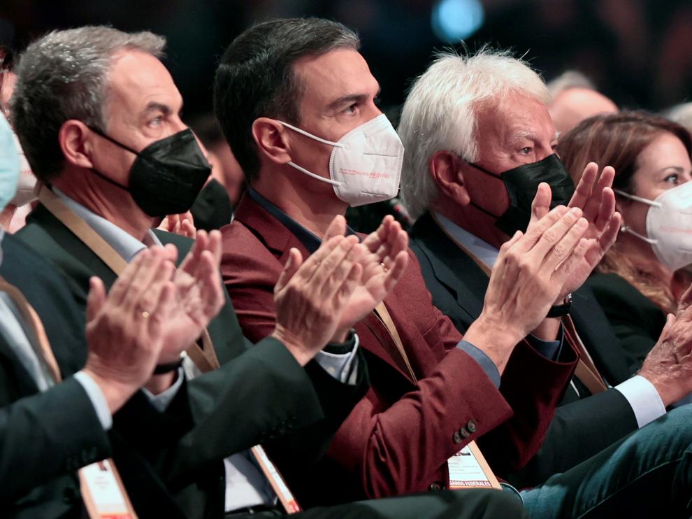 José Luis Rodríguez Zapatero, Pedro Sánchez y Felipe González en el 40º Congreso Federal del PSOE.
