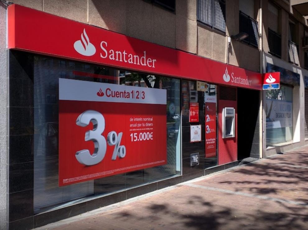 Imagen del Banco Santander que ha sido atracado en Murcia.