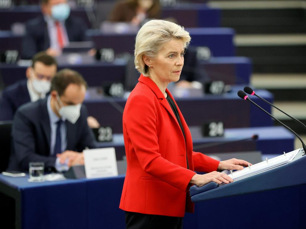 La presidenta de la Comisión Europea, Ursula von der Leyen, durante una sesión del Parlamento Europeo en Estrasburgo.