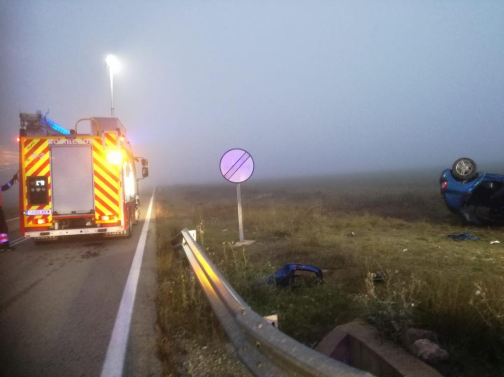 El accidente ha tenido lugar a primera hora de la mañana, en una zona con poca visibilidad debido a la niebla.
