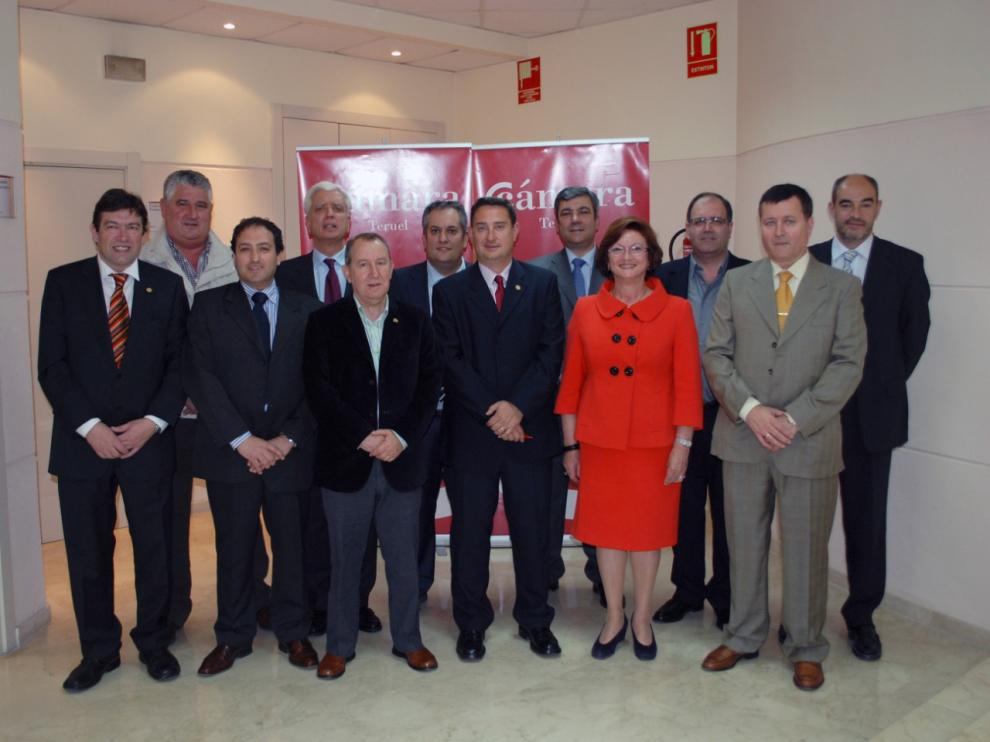 Eugenio Ferrán, cuarto por la izquierda, con el Comité Ejecutivo de la Cámara de Comercio de Teruel, en 2011.