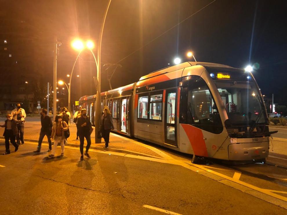 Imagen del tranvía instantes posteriores al choque, a la altura de Valle de Broto.