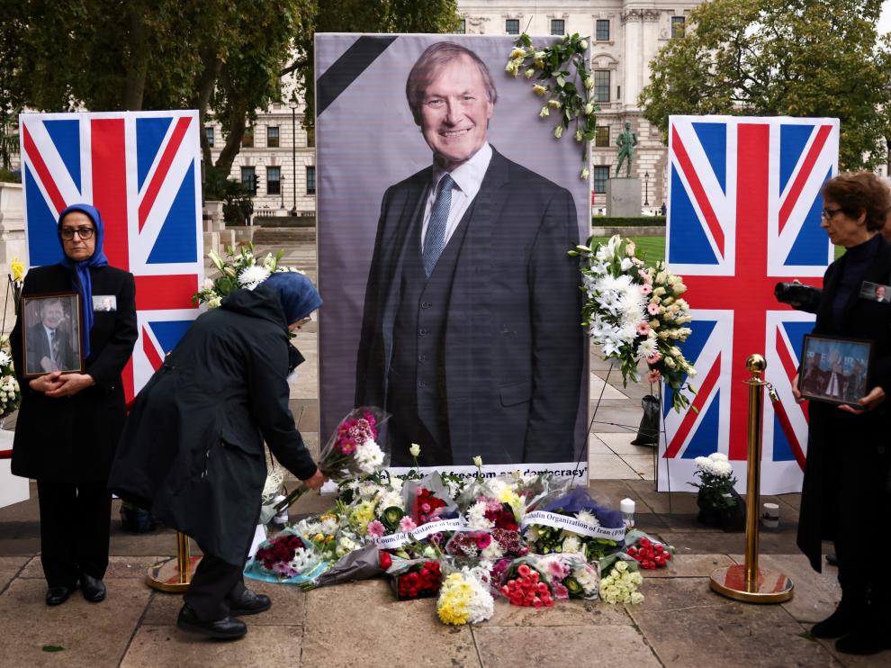 Homenaje al diputado conservador David Amess, en las calles de Londres.