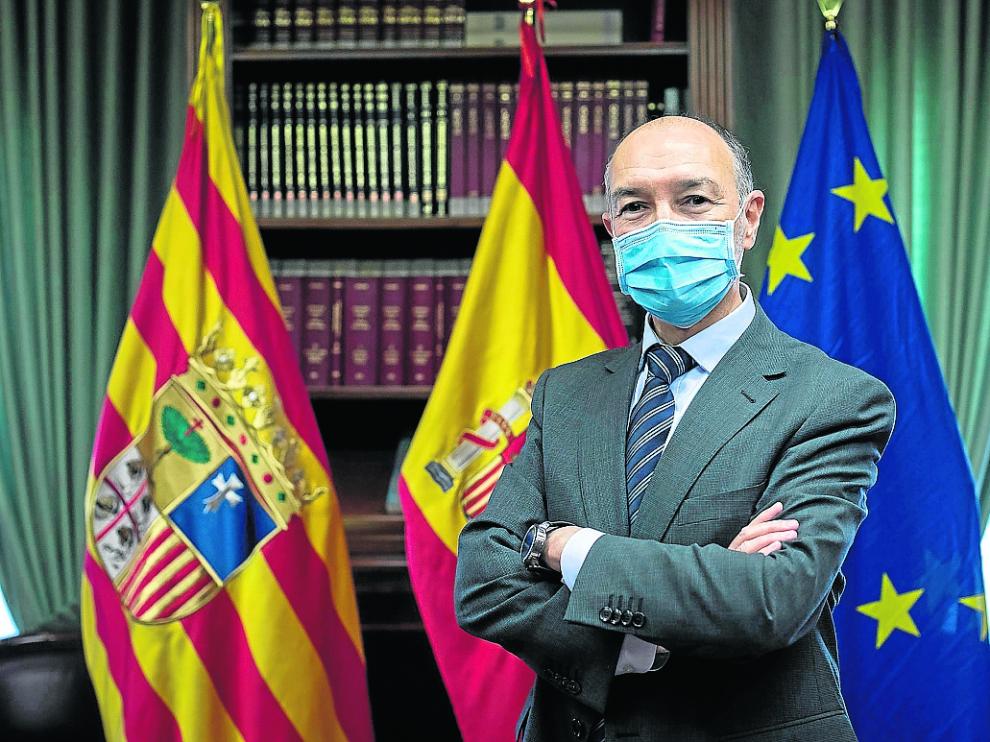 El subdelegado del Gobierno en Zaragoza, Fernando Beltrán, durante la entrevista.