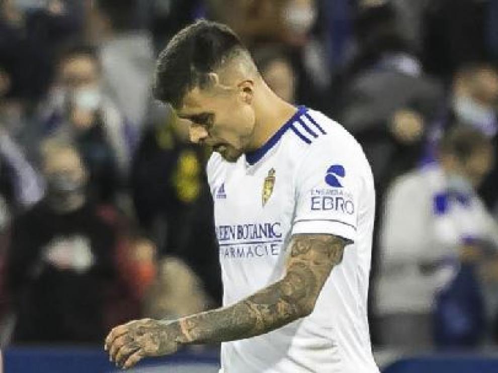 Juanjo Narváez, cabizbajo, en el último partido del Real Zaragoza.