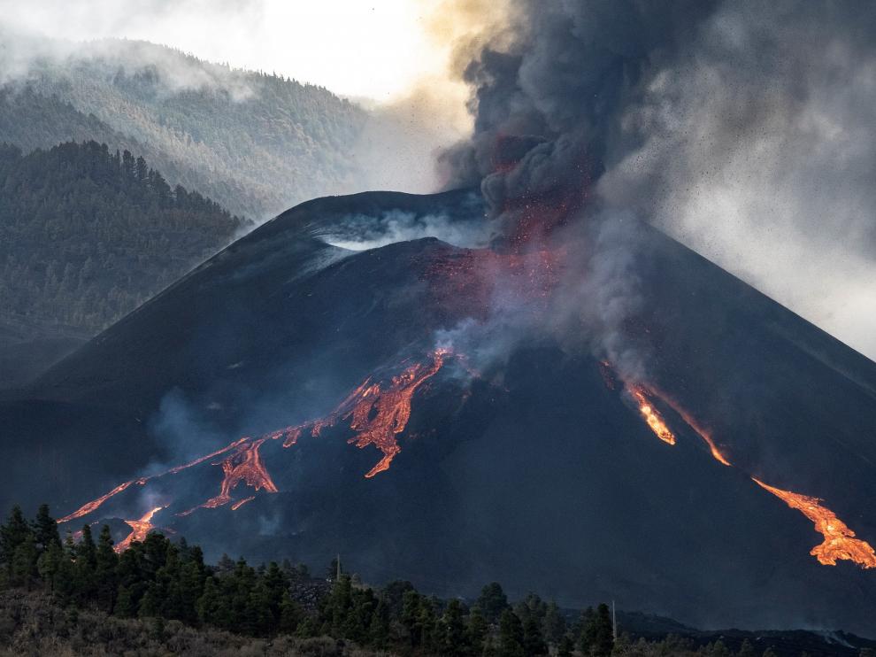 Coladas de lava en el volcán en La Palma