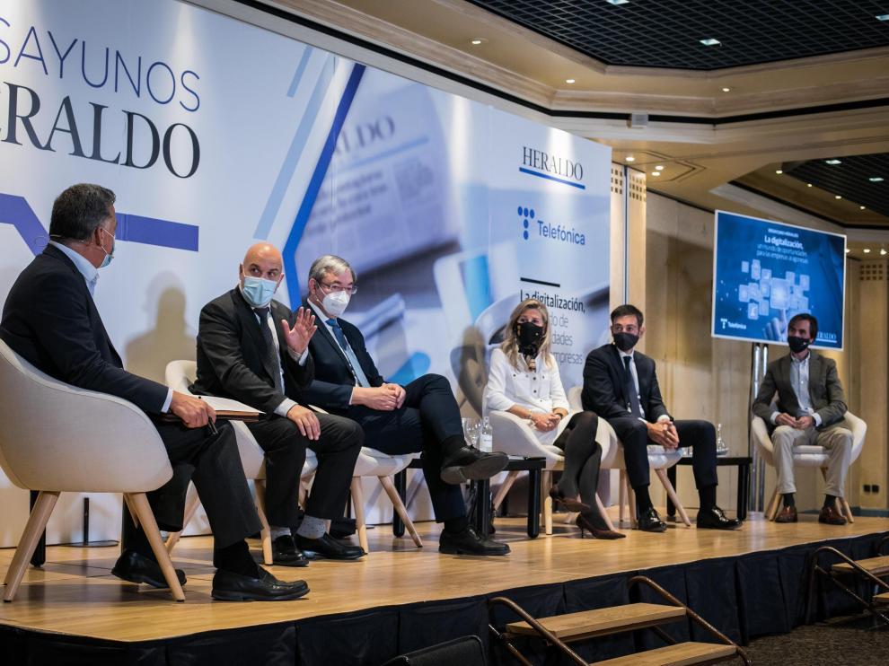 Representantes de Telefónica, Gobierno de Aragón, Cámara de Comercio, Ibercaja Connet y Gashogar Energía participan en un desayuno sobre digitalización organizado por HERALDO y Telefónica