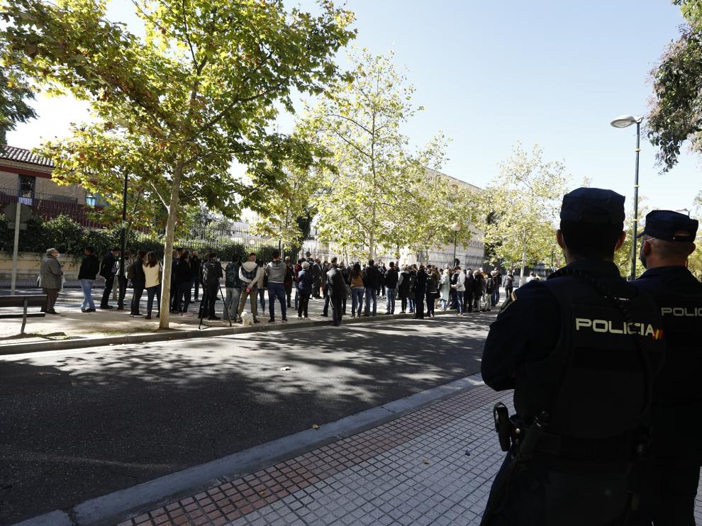 Concentración contra las agresiones a policías en Zaragoza.