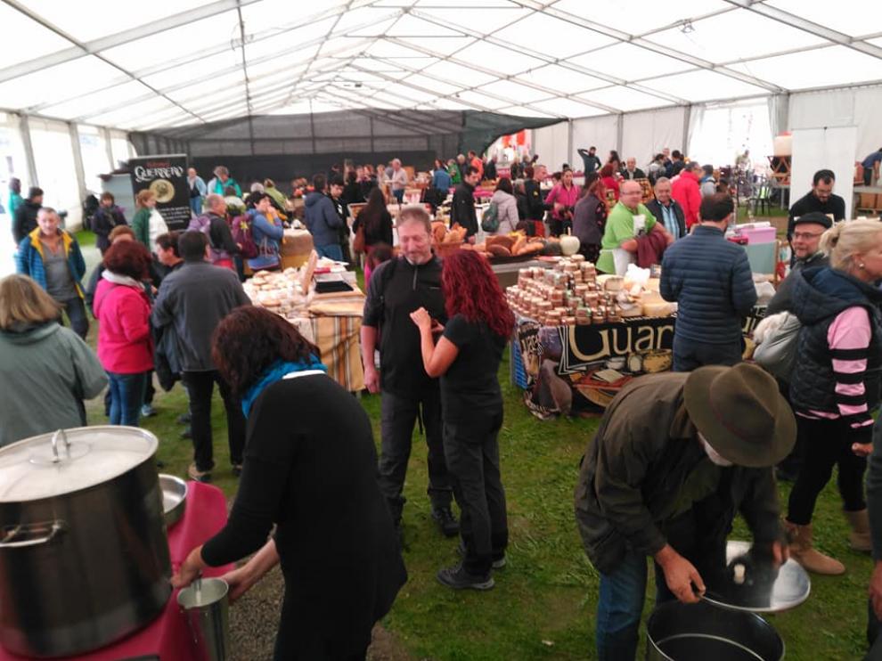 Imagen de la primera edición de la feria Follarasca celebrada en Aínsa el año pasado.