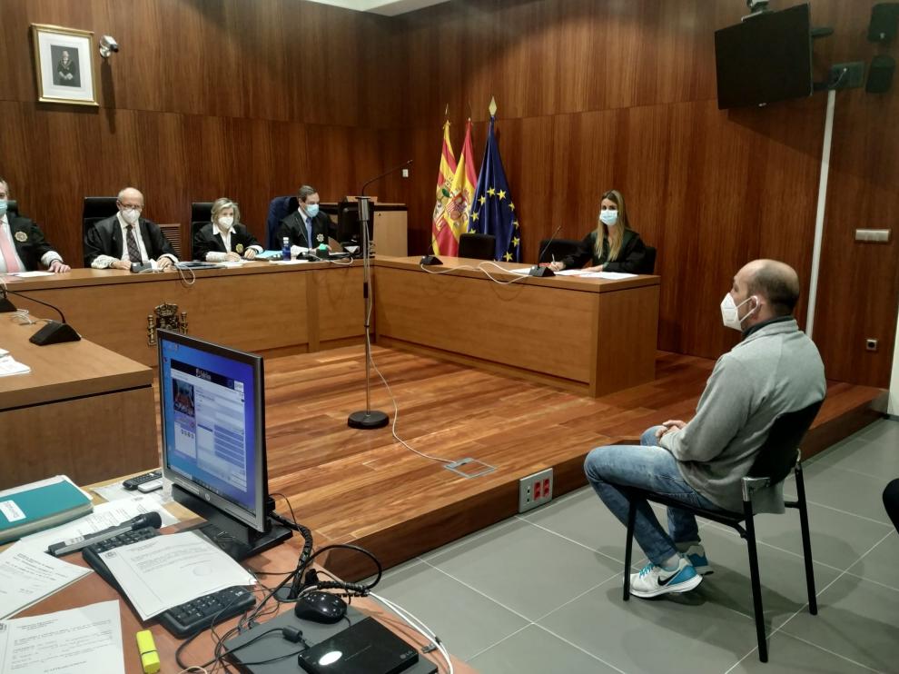 El acusado, durante el juicio celebrado ayer en la Audiencia de Zaragoza.