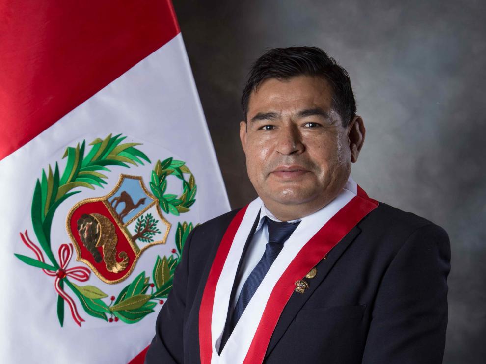 Muere congresista de Perú durante debate de voto de investidura del Gobierno