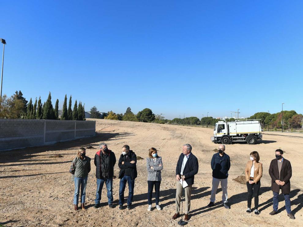 Plantación del primer árbol del Bosque de los Zaragozanos