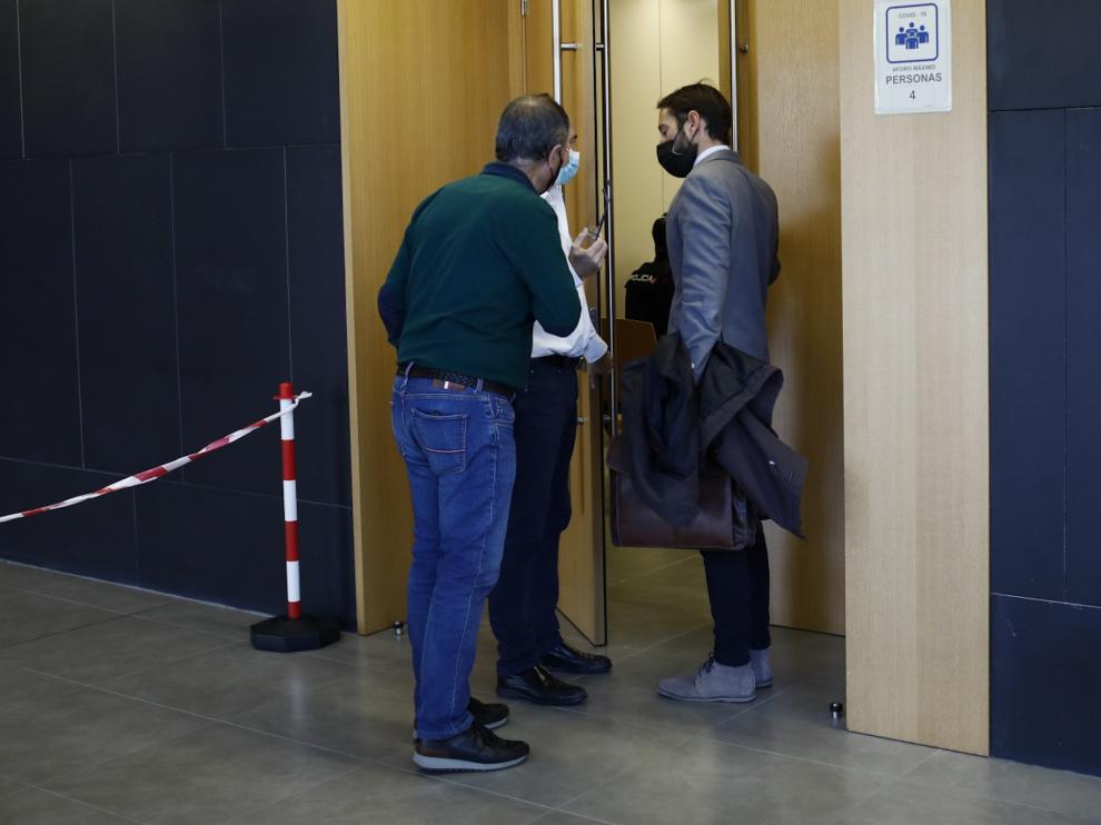 El detenido por la agresión a un policía en Zaragoza declara en el juzgado de guardia.