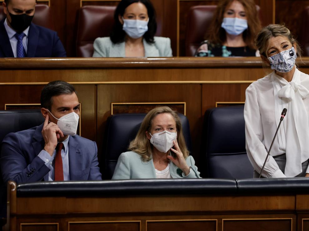 Foto de archivo de Pedro Sánchez, Nadia Calviño y Yolanda Díaz en el Congreso