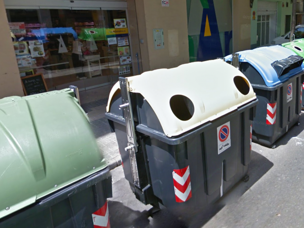 Contenedores en la calle de Nuestra Señora de Salz
