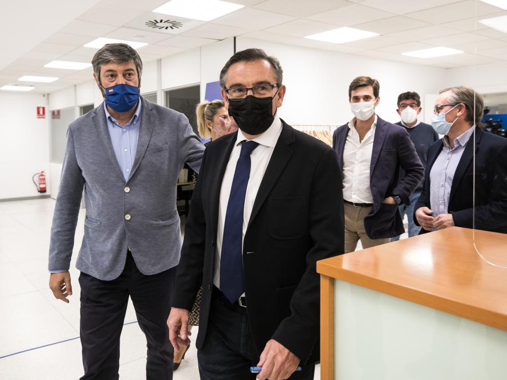 Beamonte, en primer plano, con Oliván, Vaquero, Celma y Juste, hoy, en la sede del PP-Aragón.