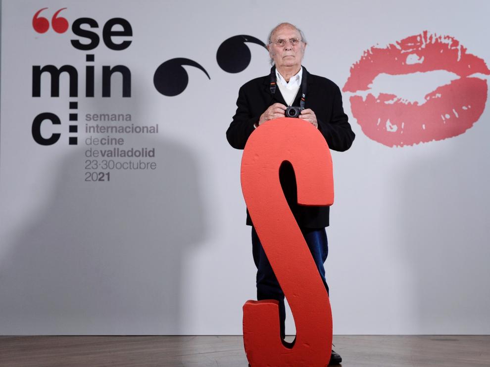 El director y guionista español Carlos Saura presenta en una rueda de prensa su última película, 'El rey de todo el mundo', dedicada a México y su tradición musical.
