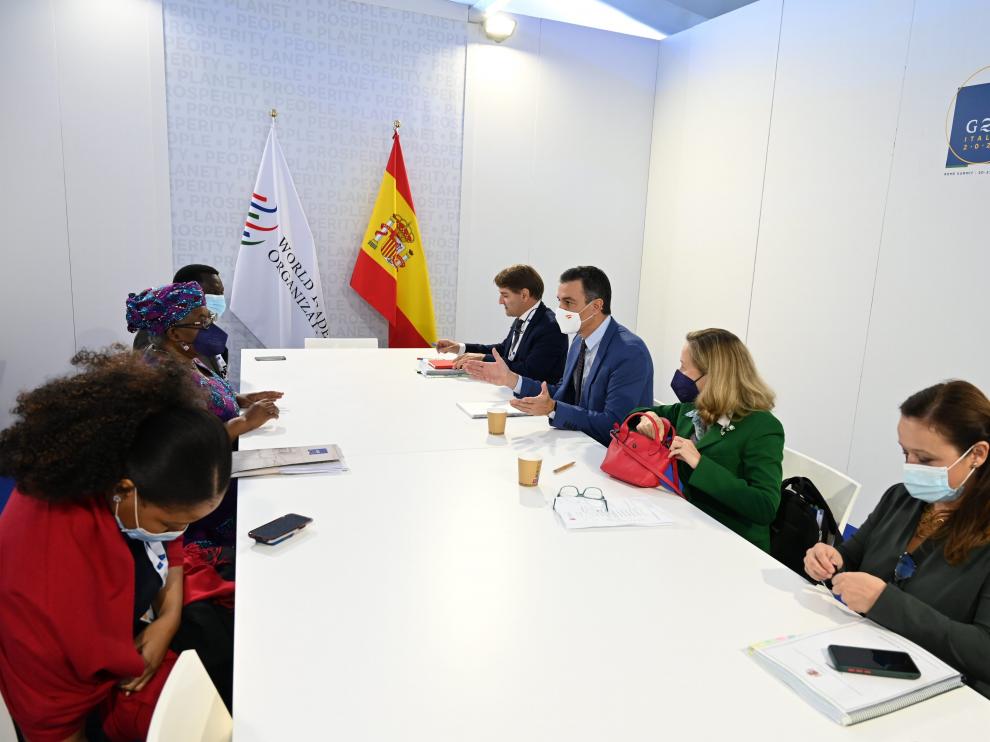 Calviño junto a Pedro Sánchez en la cumbre del G-20 en Roma