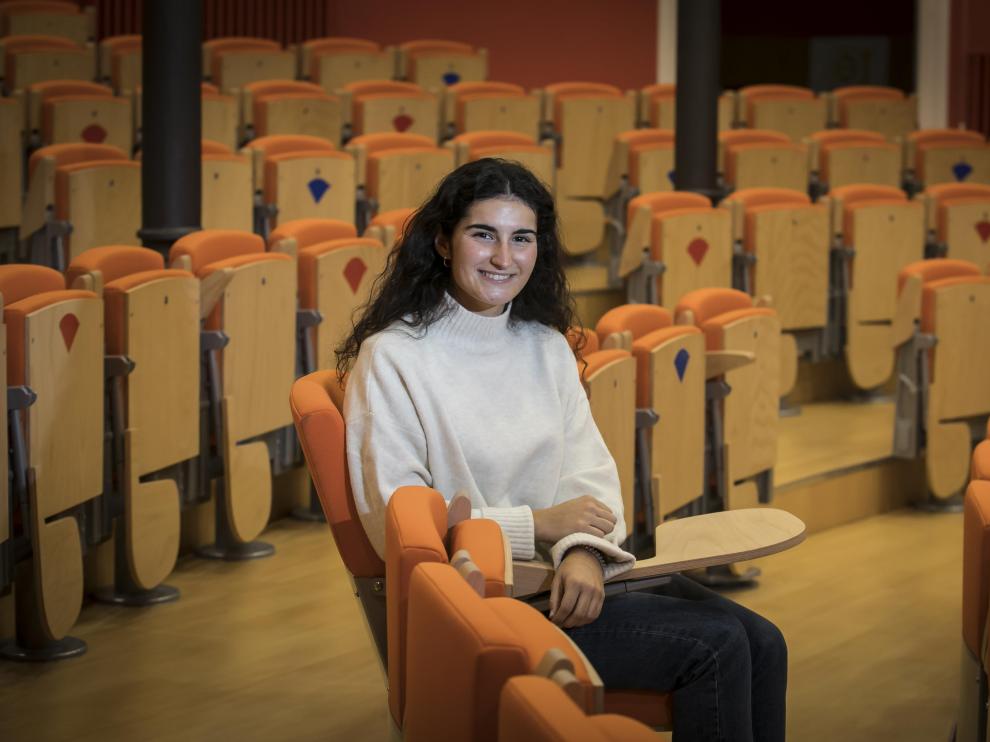 Claudia Marín en la Facultad de Economía de Zaragoza