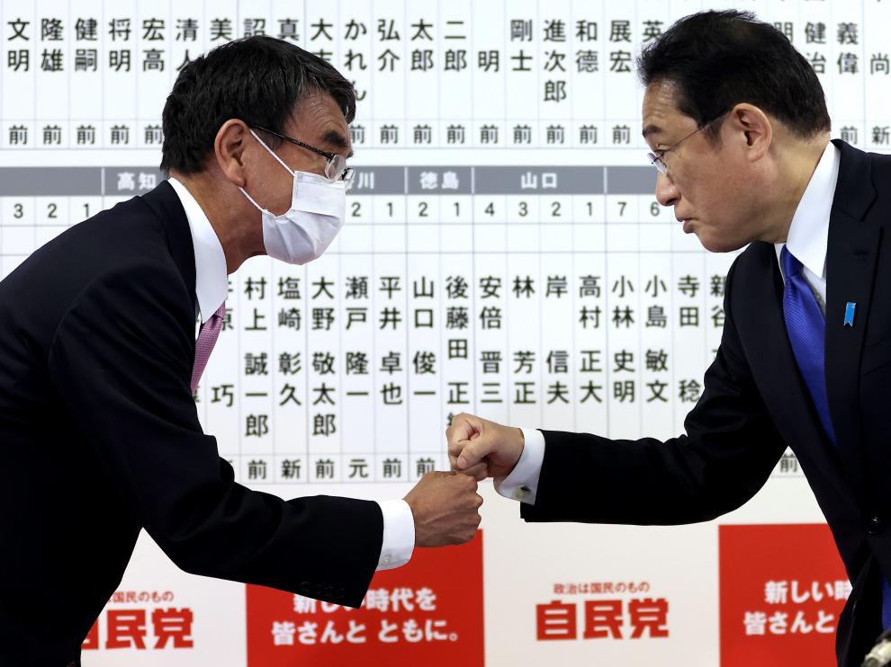 Fumio Kishida y Taro Kono
