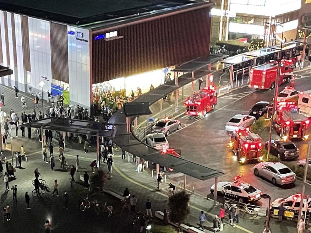 Ataque con cuchillo perpetrado por un individuo en un vagón de tren en la capital de Japón, Tokio