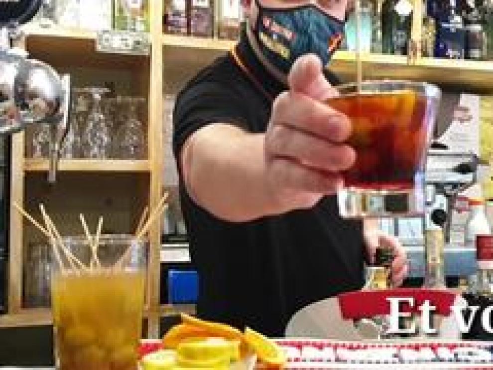 Cada vermutero tiene sus trucos para hacer, de la mejor manera, una de las bebidas que más se consume en España poco antes de la hora del almuerzo.