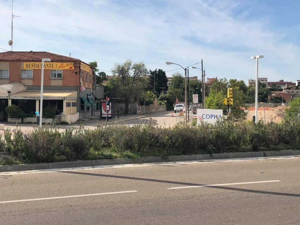Los vecinos de Valdefierro exigen una “entrada digna” al barrio, evitando zigzags.