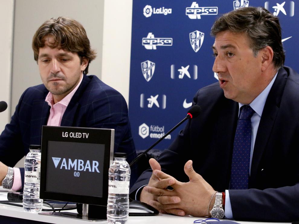 El director general de la SD Huesca, Josete Ortas, y su consejero delegado, Manolo Torres. foto pablo segura 9 - 11 - 21