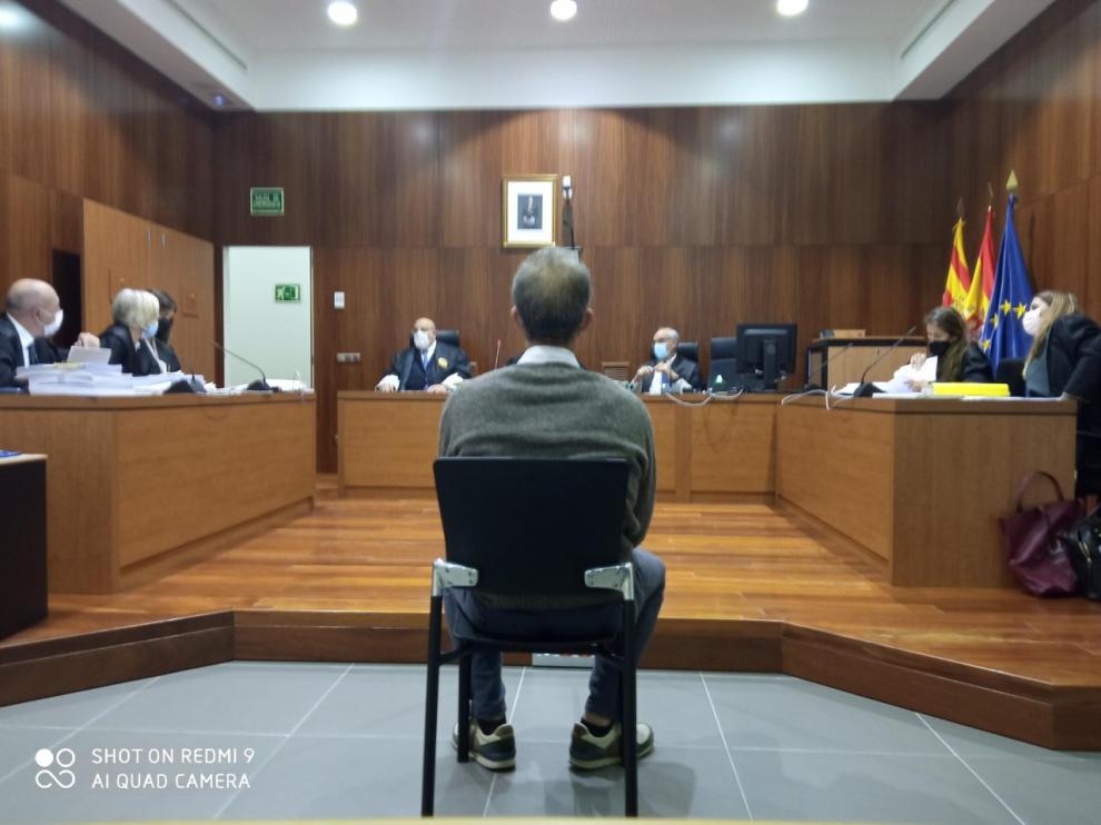 El juicio sobre revelación de secretos, ayer en la Audiencia de Zaragoza.