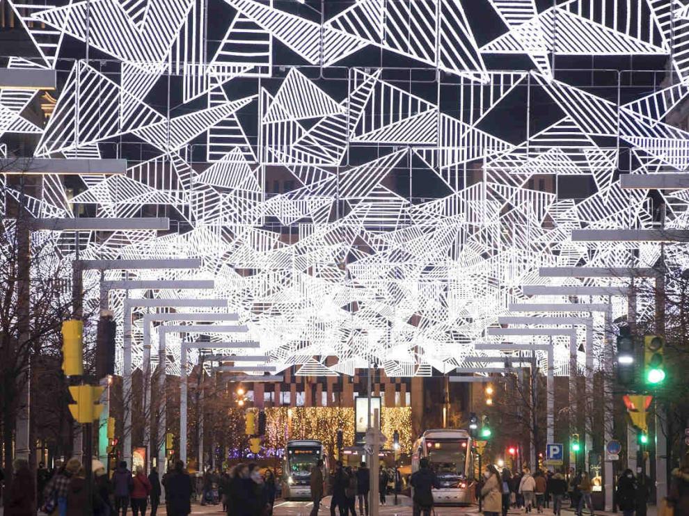 Las luces de Navidad encendidas en Zaragoza en la Navidad de 2020.