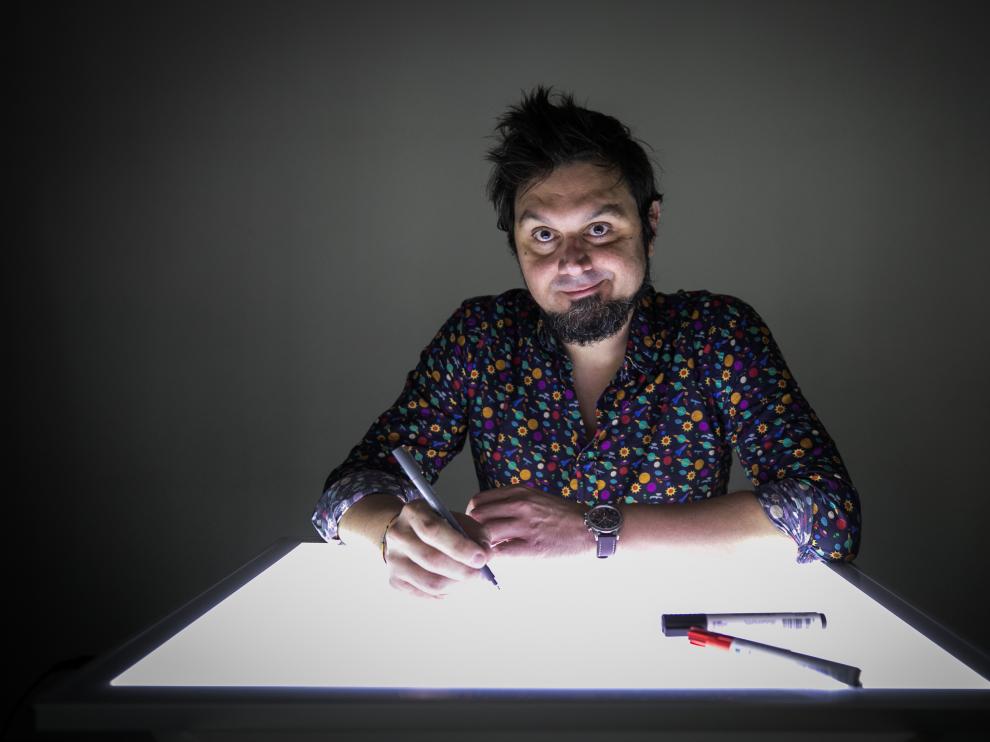 El zaragozano Xcar Malavida, presto para ilustrar.