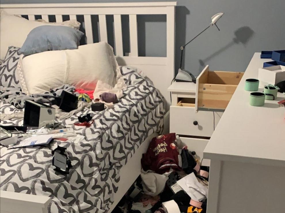 Los ladrones dejaron así la habitación de una de las viviendas asaltadas en San Juan de Mozarrifar.