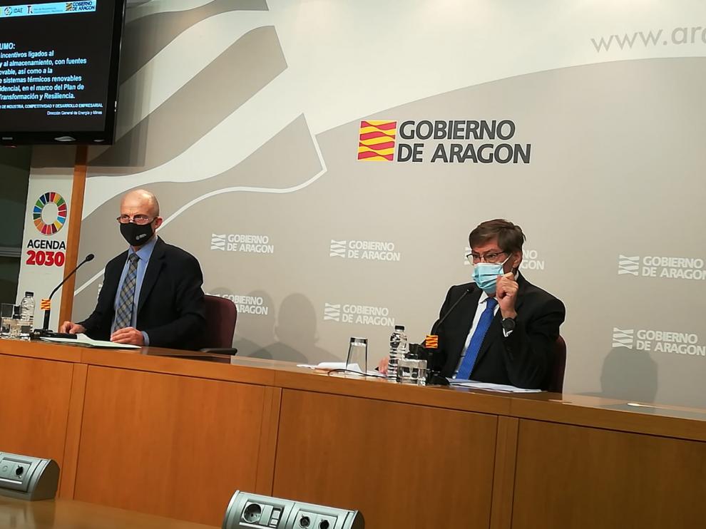 El vicepresidente aragonés Arturo Aliaga, hoy en rueda de prensa en el edificio Pignatelli de Zaragoza.