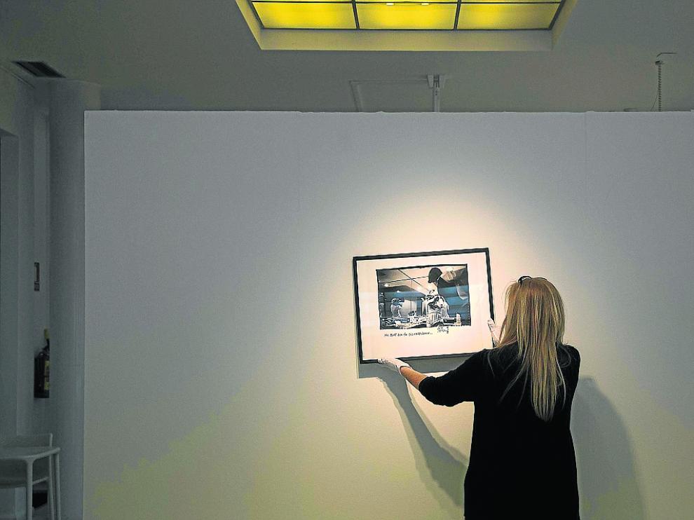 Exposición de PhotoEspaña en la Casa de la Mujer. La Casa de la Mujer, que hasta octubre ha atendido a 1.102 víctimas de violencia de género, inaugura el 24 de noviembre, víspera del Día Internacional contra la violencia a las mujeres, una exposición de PhotoEspaña con fotografías de Donna Ferrato. En la imagen, el montaje de la muestra.