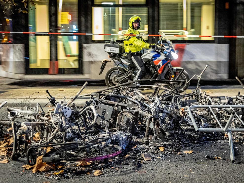 Fuertes disturbios en Rotterdam en una protesta contra las restricciones