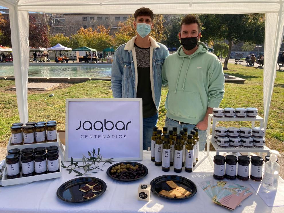 Los hermanos Marc y Jordi Jaqués en el mercado agroalimentario del Campus San Francisco.