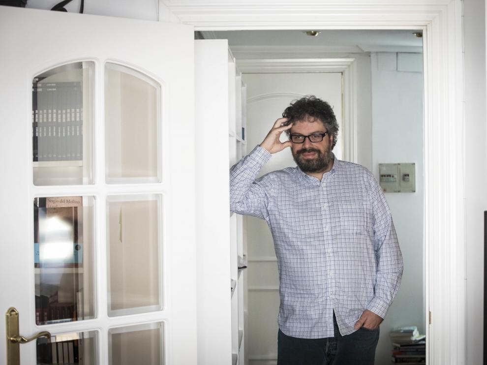 Sergio del Molino, fotografiado en su casa de Zaragoza