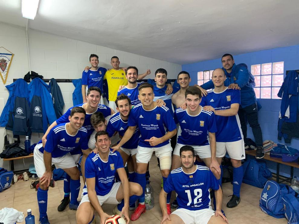 Los jugadores del Magallón celebran el triunfo