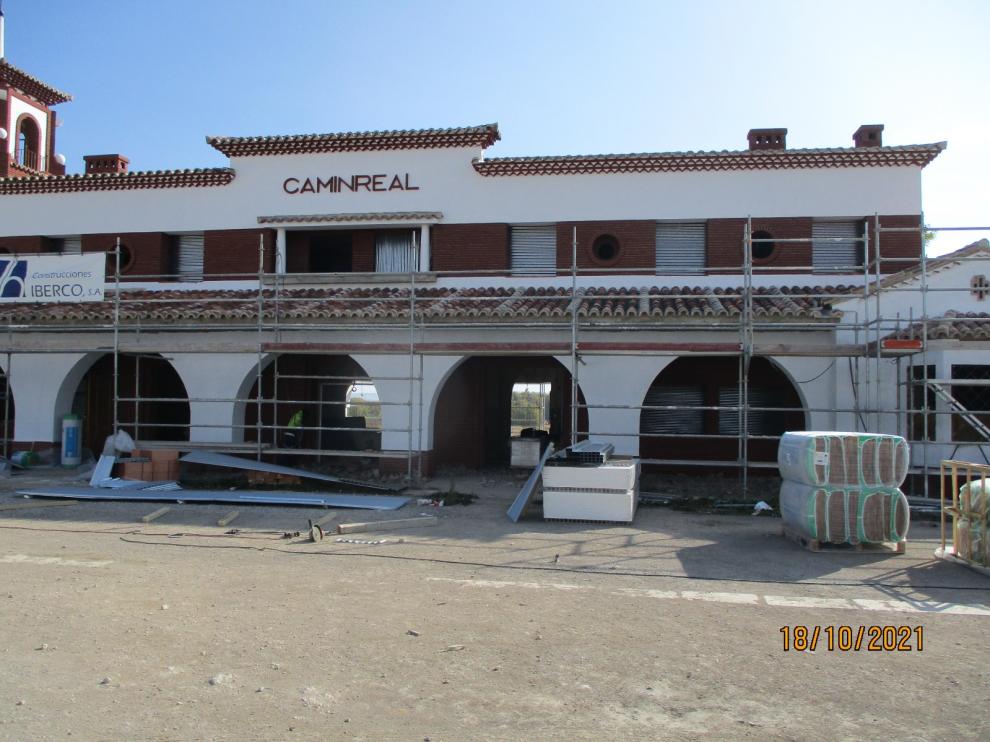 El edificio de viajeros de la antigua estación de Camineral está en obras.