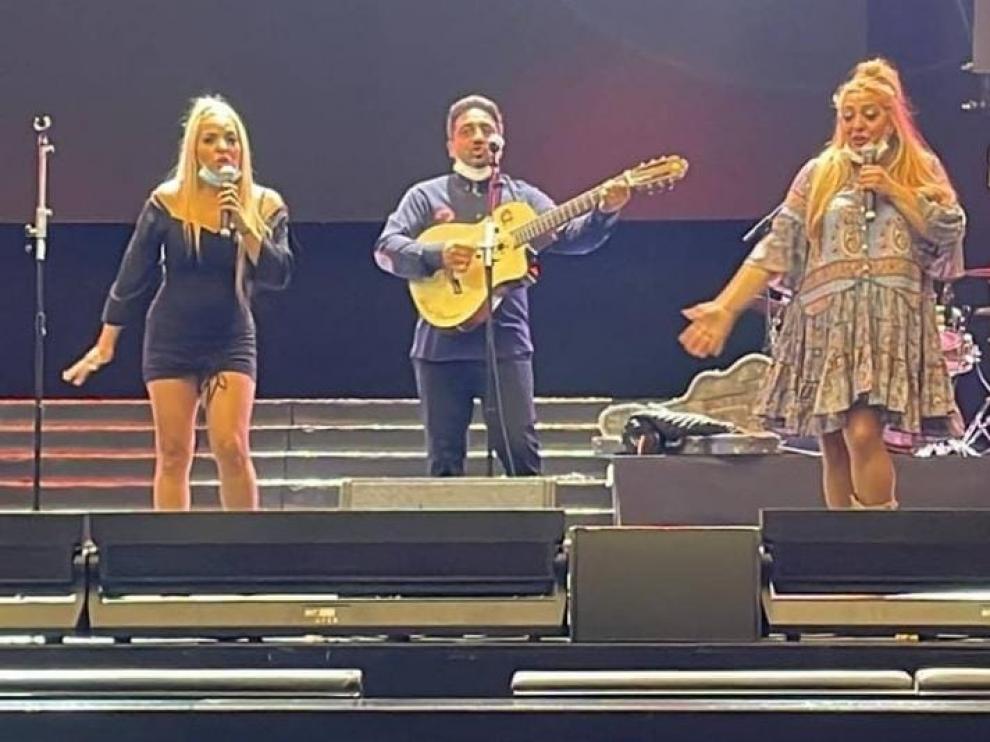 Familia Camarón durante una actuación.