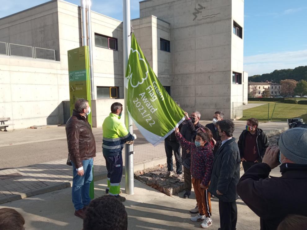 La Bandera Verde vuelve a ondear por tercer año en el parque Universidad de Huesca.