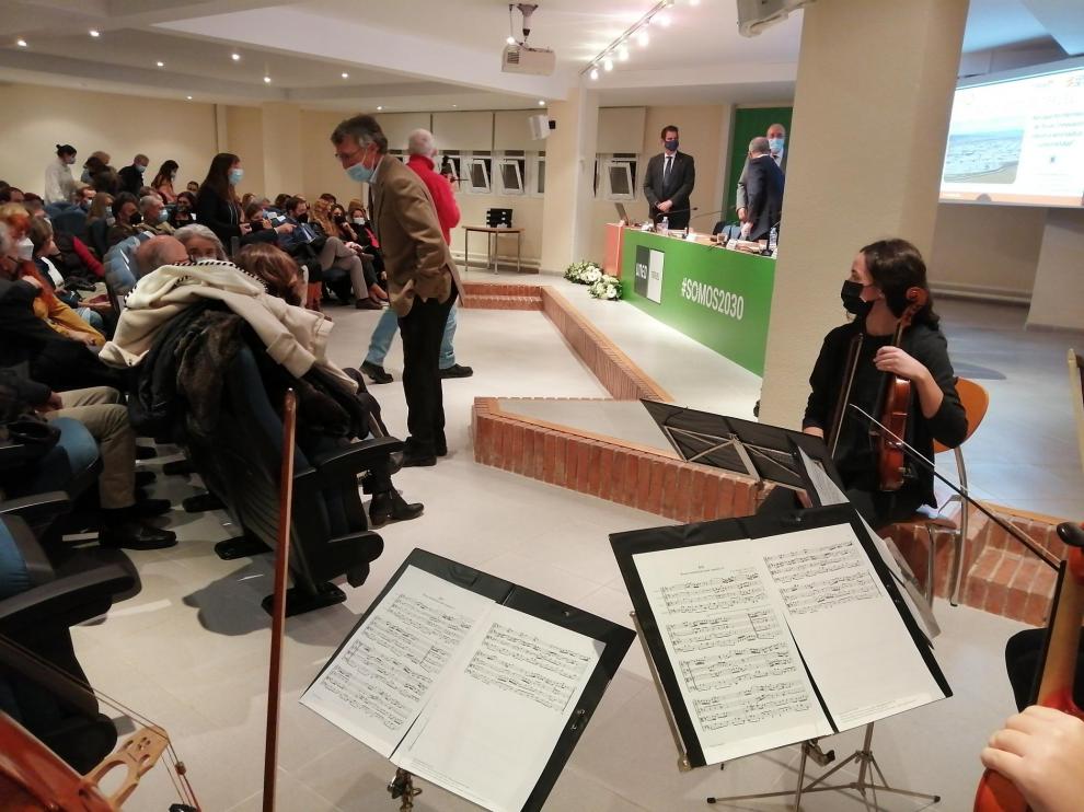 Alumnos del Conservatorio de Música de Teruel interpretaron melodías en el acto de inauguración del curso de la UNED.