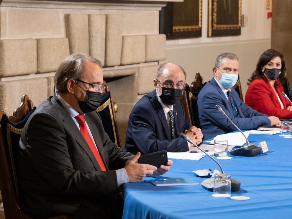 Lambán, en la reunión de presidentes de ocho comunidades en Santiago de Compostela