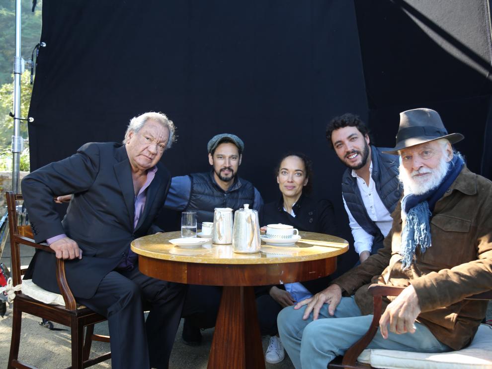 El director Tony Gatlif, el actor Stany Coppet, Carmen Chaplin, Nano Arrieta y Michael Chaplin.