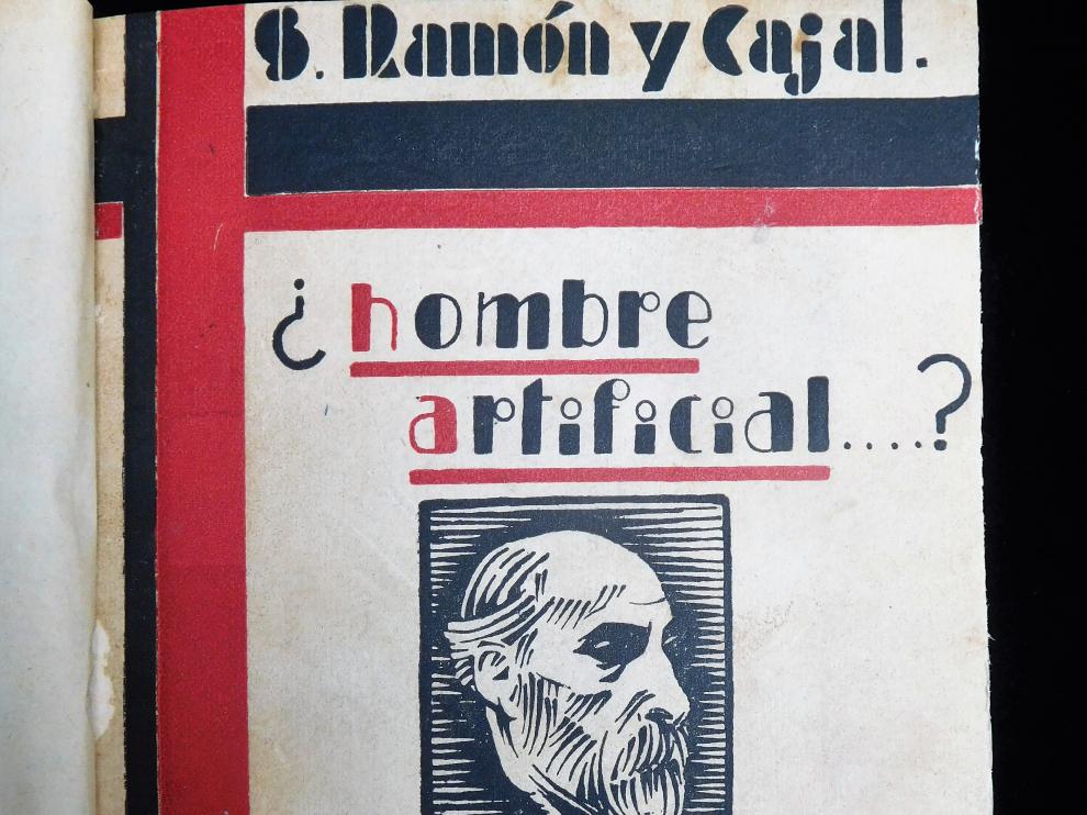 Un libro cuyo autor es Santiago Ramón y Cajal, publicado en el año 1931, que incluyó la particularidad de ilustrarse con un grabado de Ramón Acín.