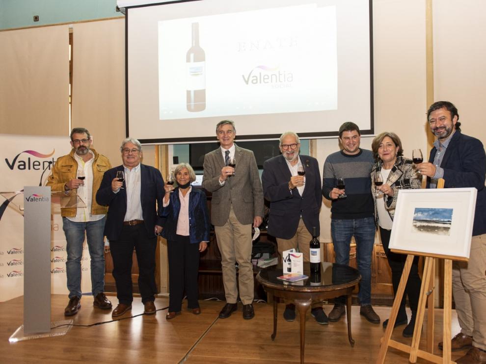 Brindis por el vino amigo de Enate y Valentia en Huesca.
