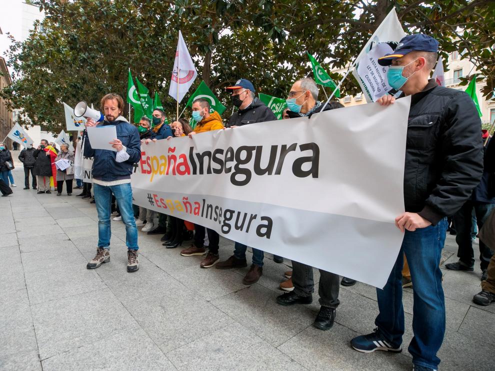 Concentración ante la delegación del Gobierno en Aragón contra la Ley Mordaza.