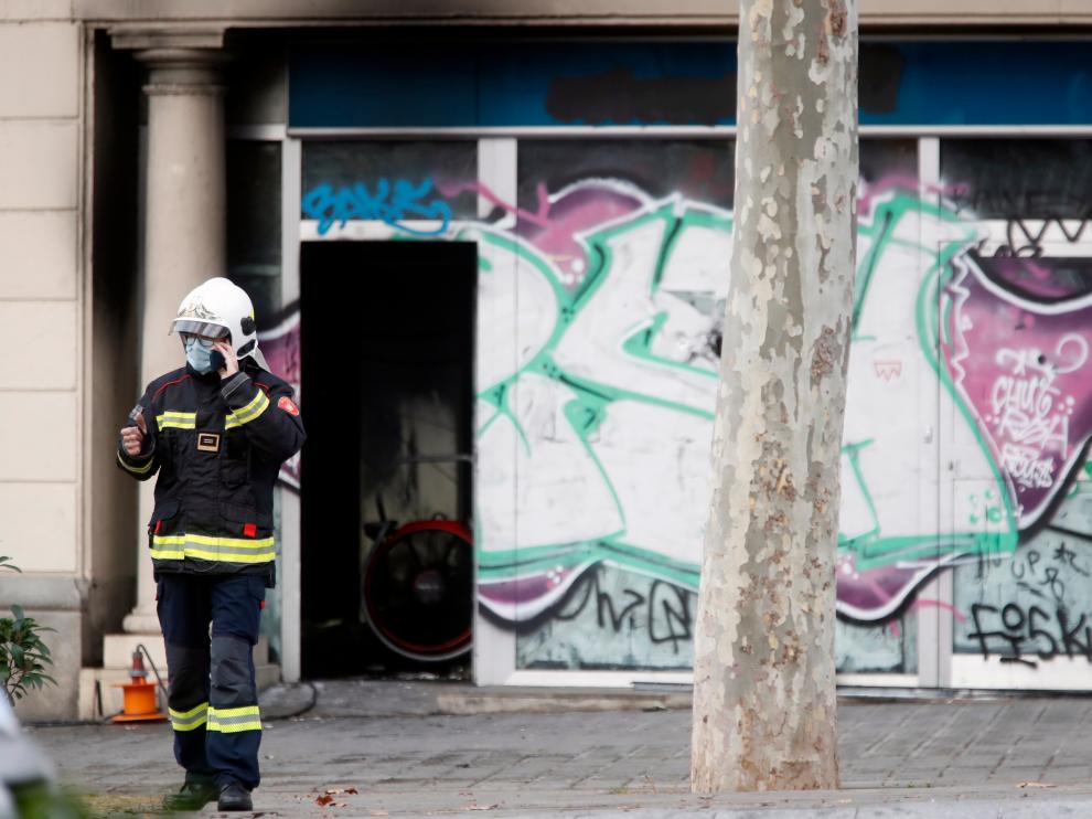 Cuatro muertos, dos menores, al incendiarse local de Barcelona donde vivían